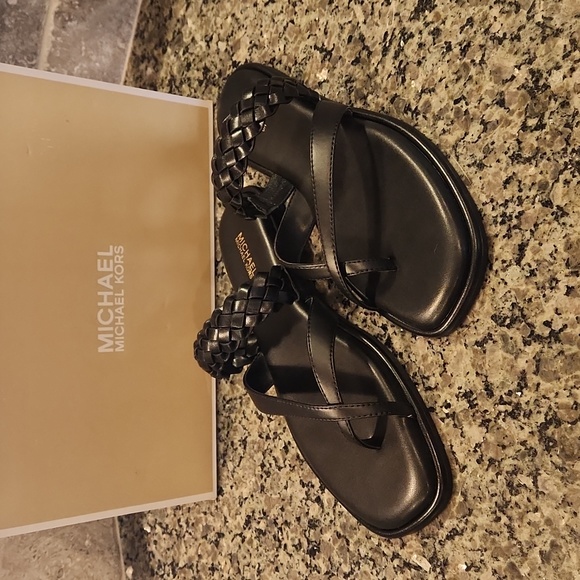 MK Alba Thong Slides - Picture 1 of 6